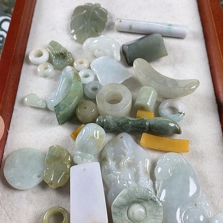 翡翠颈饰未镶嵌翡翠44