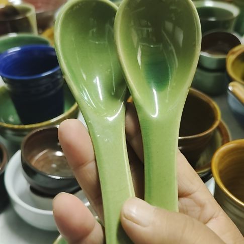 瓷片瓷片，各种摆件，均有瑕疵。沙锅