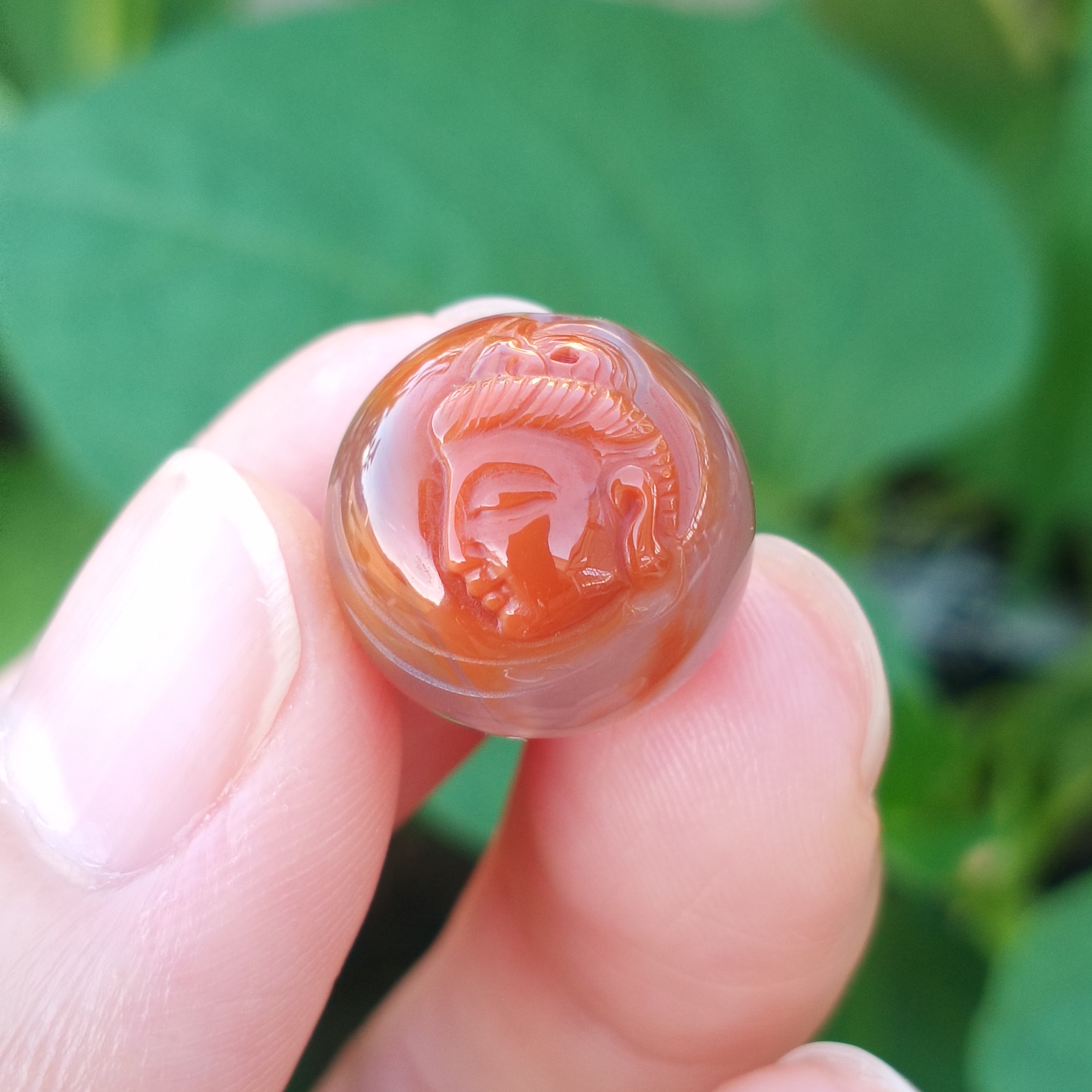 天然南红玛瑙俏色雕刻圆珠（尺寸14）
