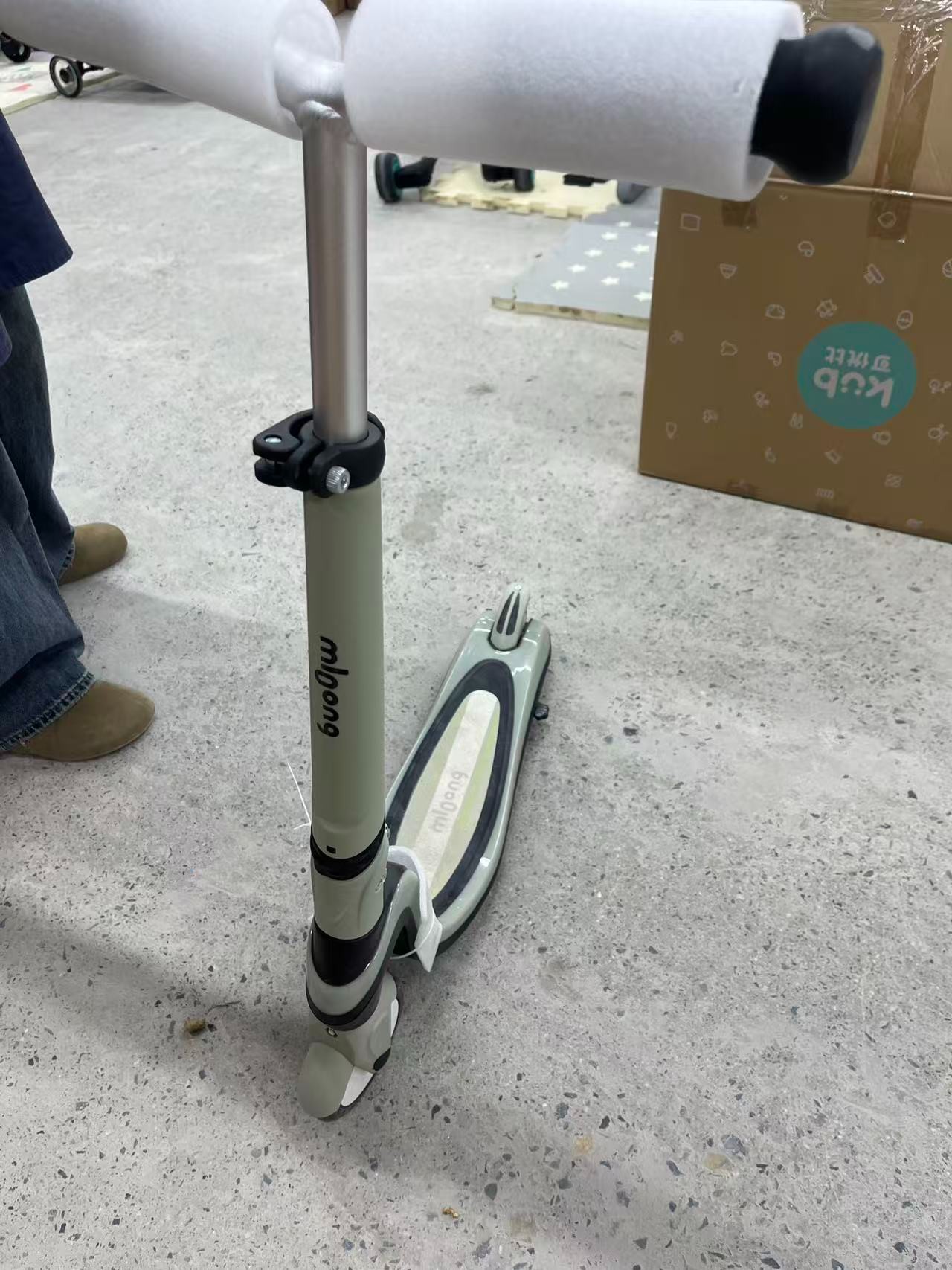 大灰滑板车 小骑士