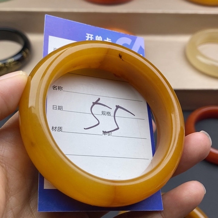 石英质玉未镶嵌手镯