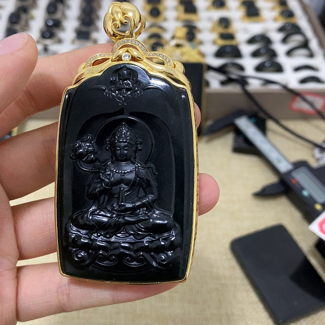 南***过和田玉合金颈饰和田玉