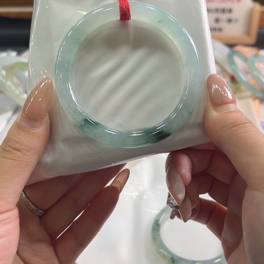 翡翠未镶嵌手镯53冰飘花有包容捡漏