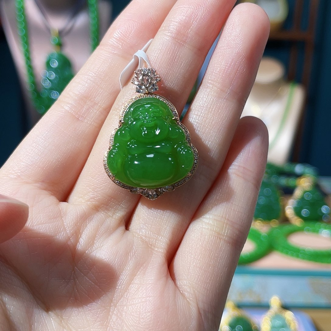 和田玉吊坠18K金镶嵌