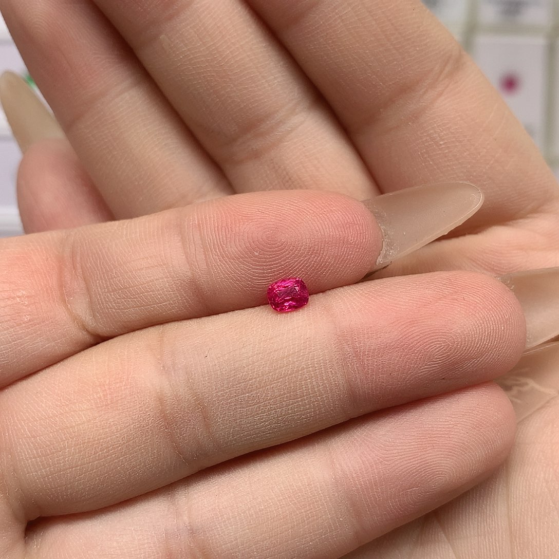 尖晶石裸石未镶嵌