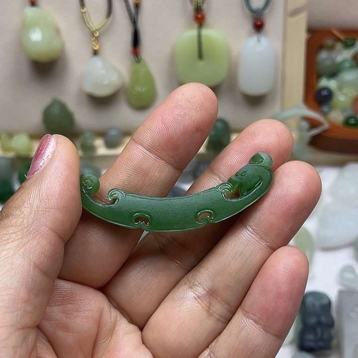 嘉****和田玉未镶嵌颈饰