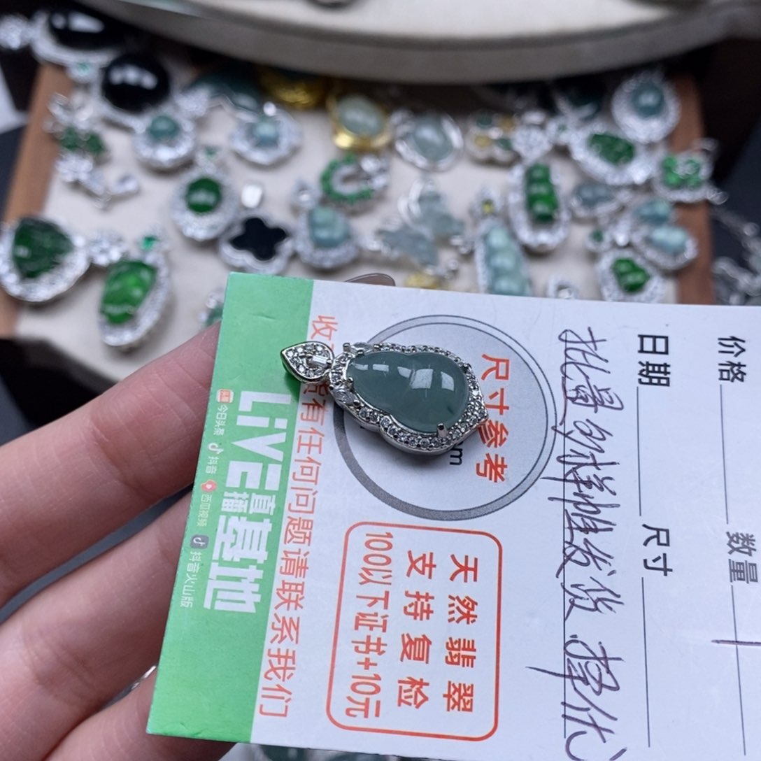 翡翠颈饰未镶嵌翡翠