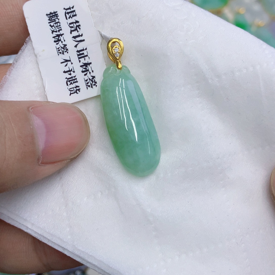 翡翠未镶嵌颈饰翡翠