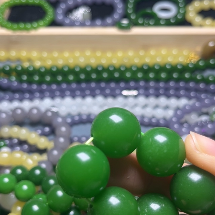 菠菜绿18mmmm散珠四颗