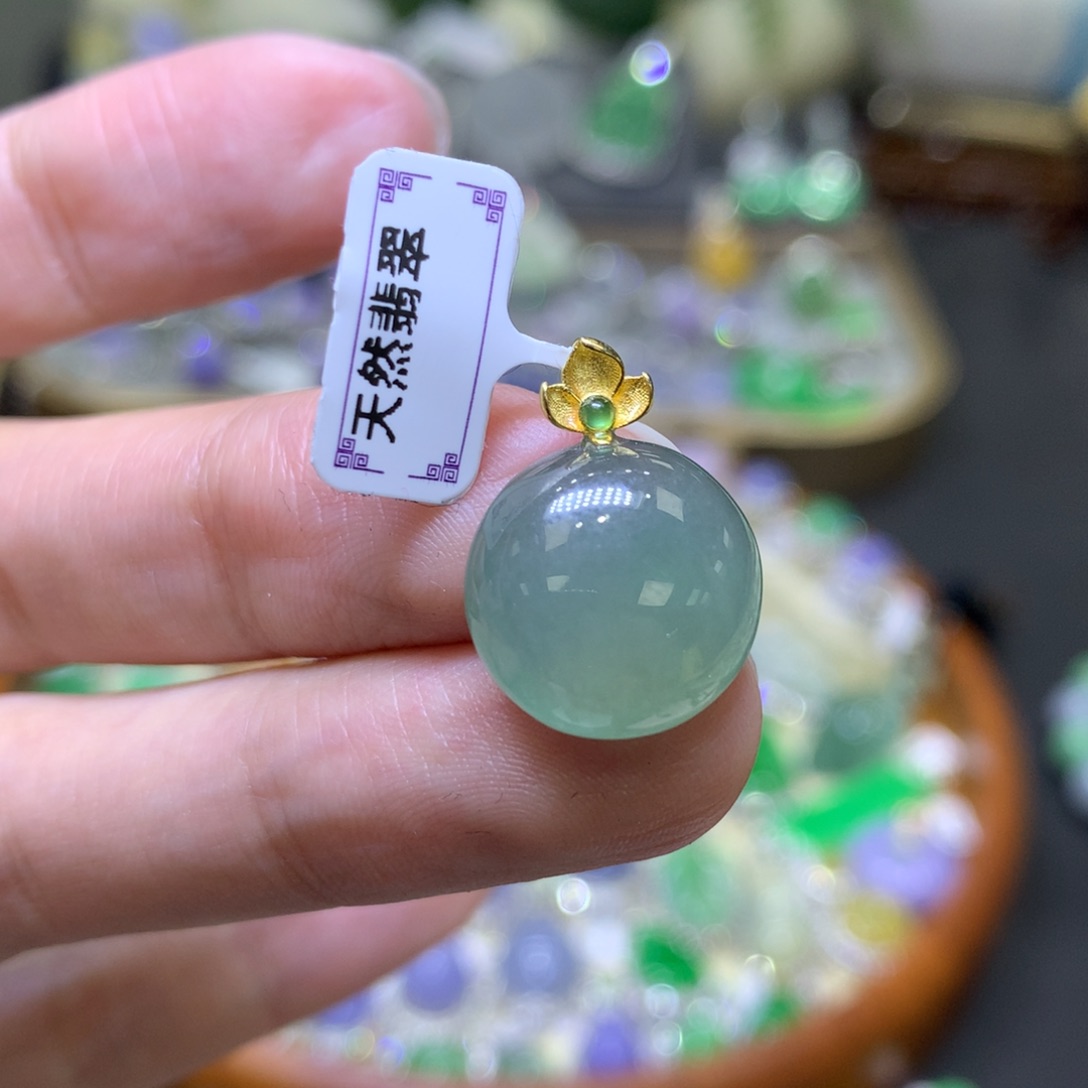 翡翠颈饰18K金镶嵌翡翠吊坠项链