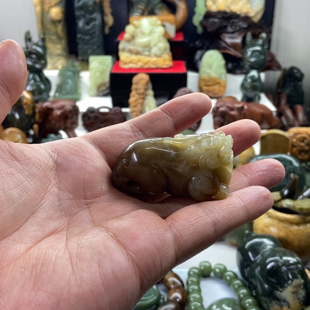 身***！岫岩河磨玉（透闪石质玉）未镶嵌把件