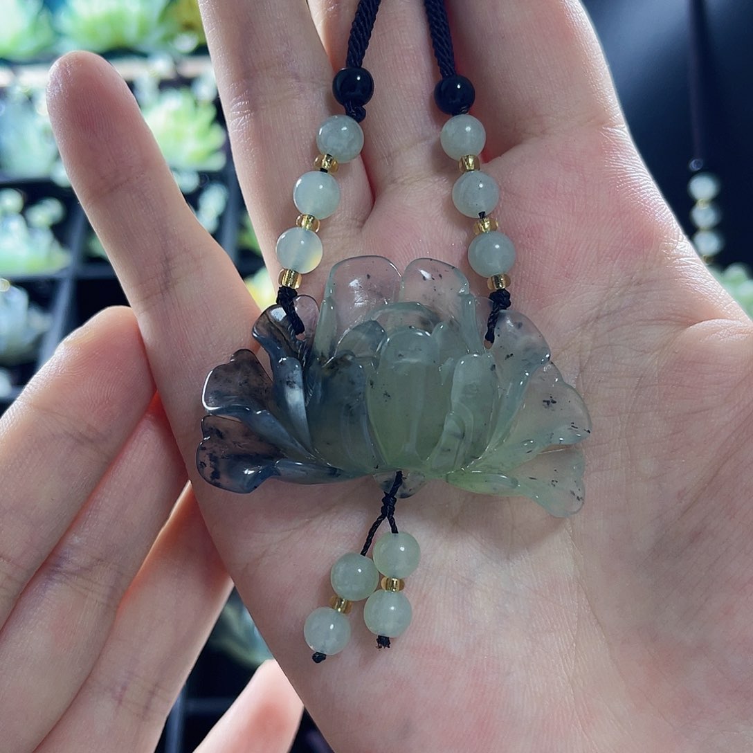 蛇纹石玉颈饰合金