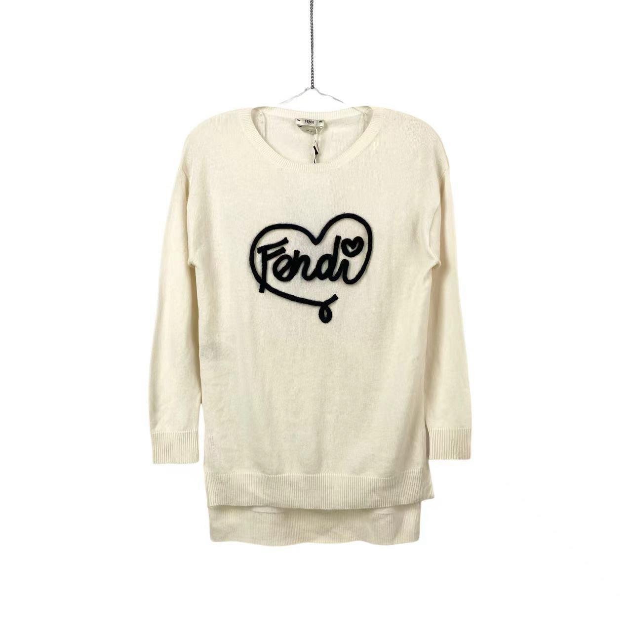 99新 FENDI/芬迪 竞拍 bb0205 白色爱心logo针织衫 36码吊牌 微污