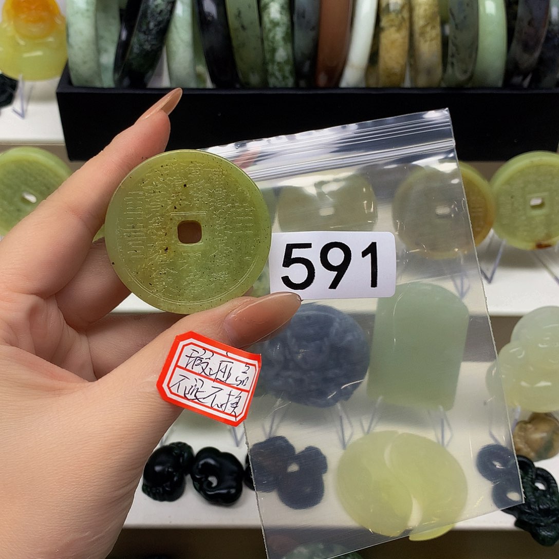 蛇纹石玉颈饰未镶嵌