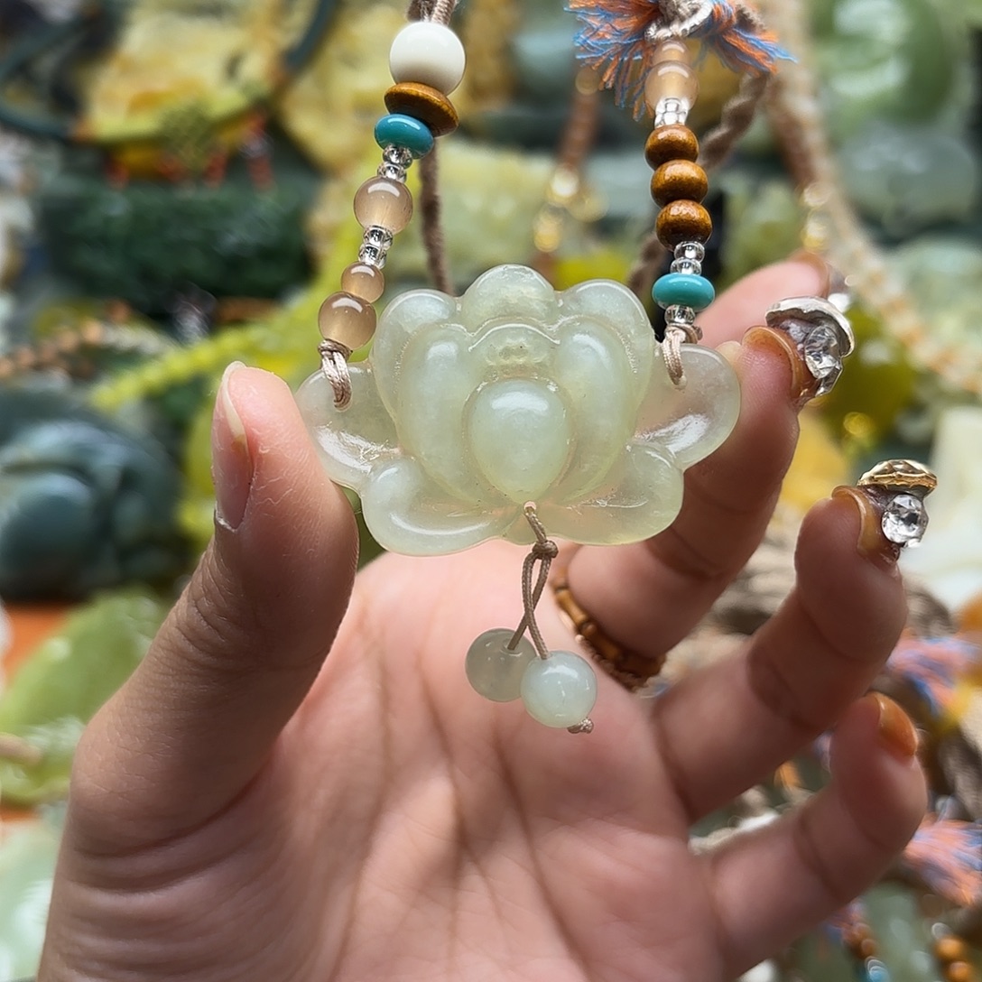 蛇纹石玉未镶嵌吊坠