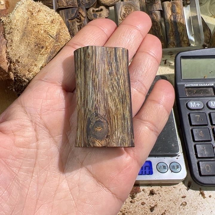 沉香吊坠棋楠沉香虎斑棋吊坠11.7克