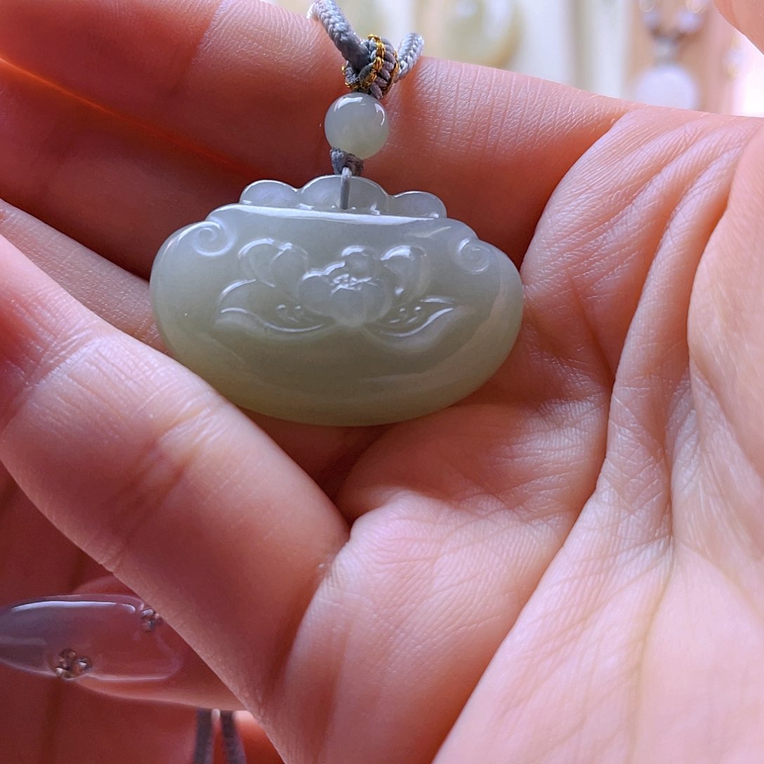 和田玉吊坠(赠链)未镶嵌盒*