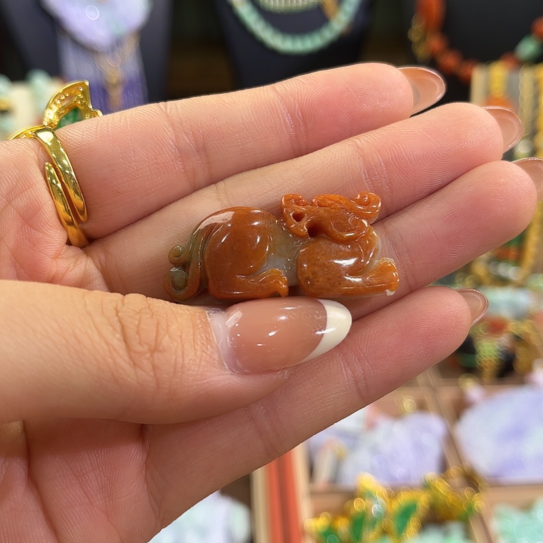 翡翠未镶嵌颈饰炸