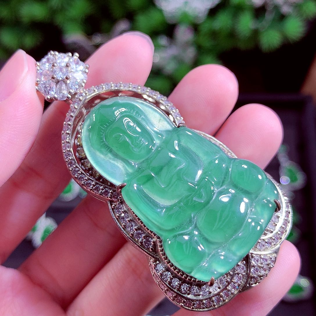 颈饰未镶嵌翡翠天然