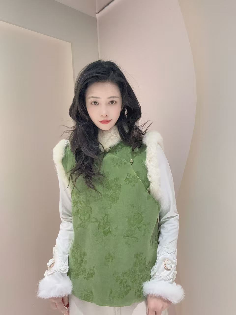 九月  大王缎兔毛马甲    新款夹棉加厚兔毛高定重工夹棉国风马甲