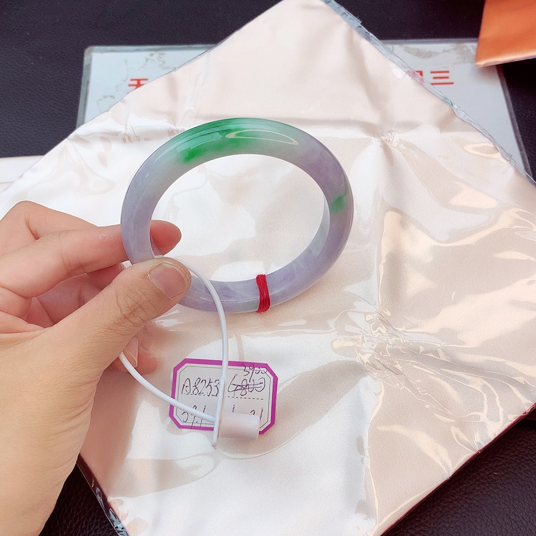 翡翠手镯未镶嵌翡翠