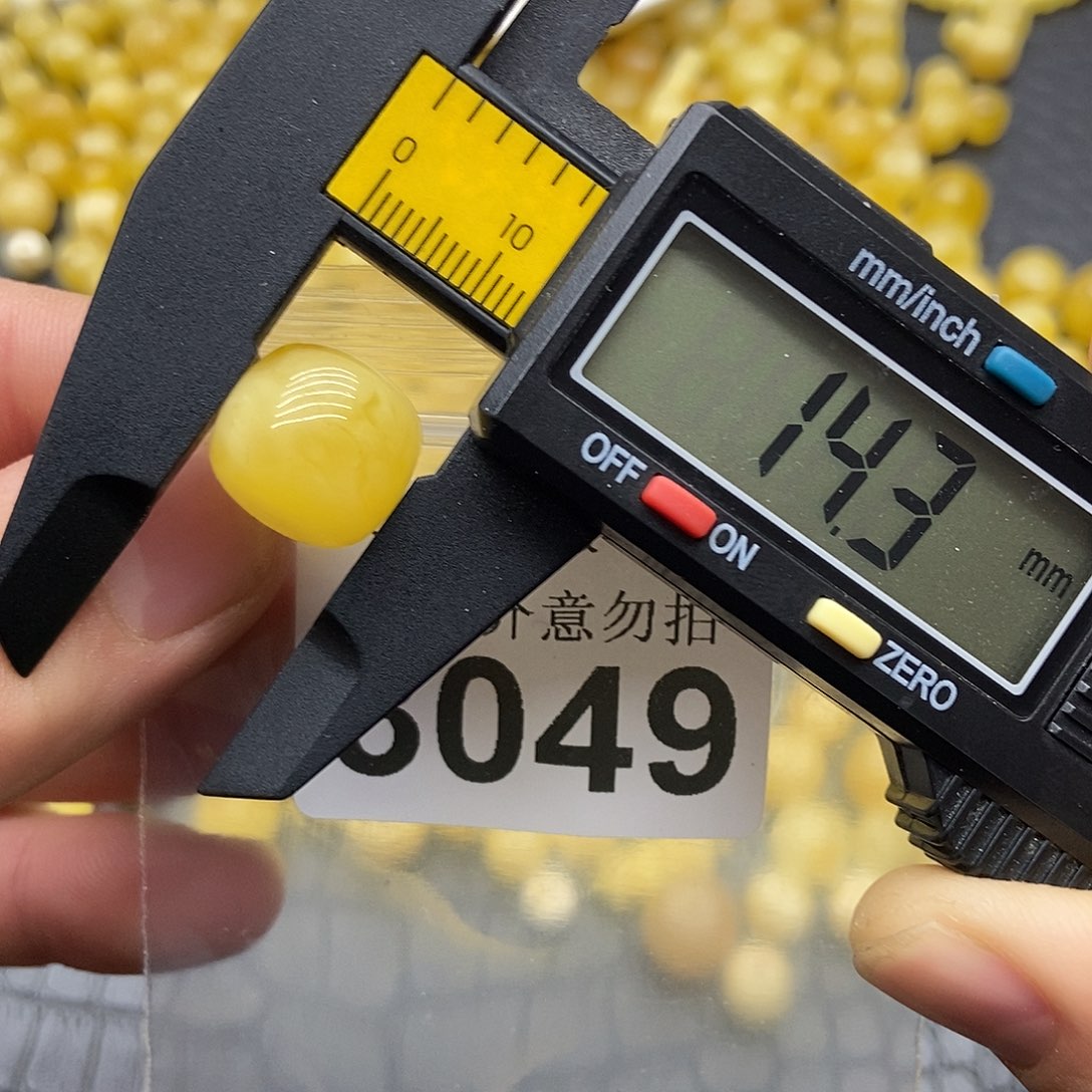 蜜蜡未镶嵌珠宝奇石3049