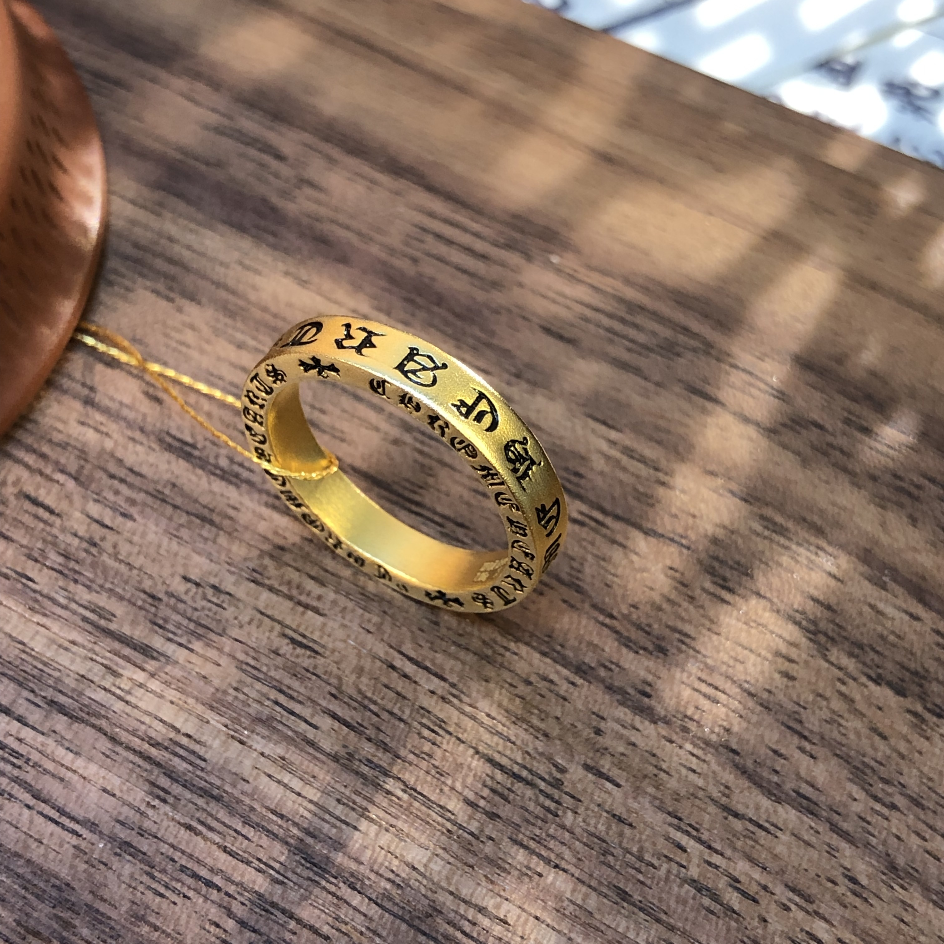 黄金足金999古法鸢尾花黑字六字真言戒指
