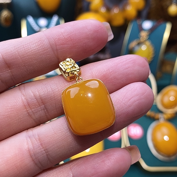 蜜蜡颈饰银S925镀金镶嵌