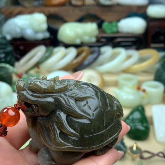 和田玉手把件未镶嵌