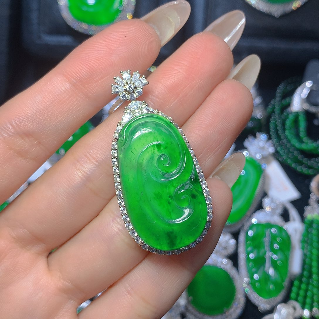 翡翠颈饰银S925镶嵌翡翠