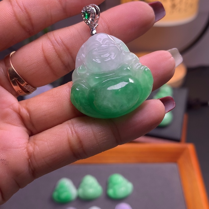 翡翠吊坠(赠链)未镶嵌