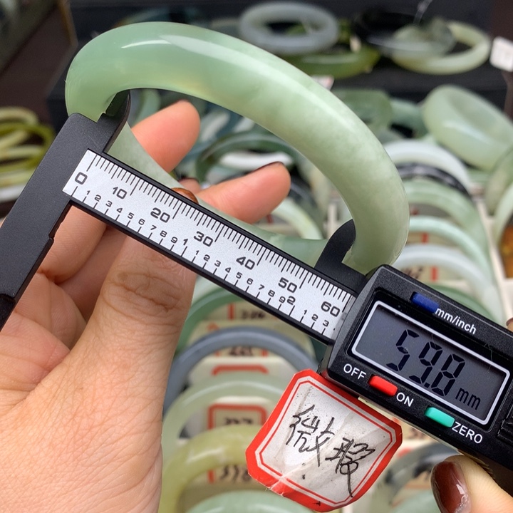 蛇纹石玉未镶嵌手镯348