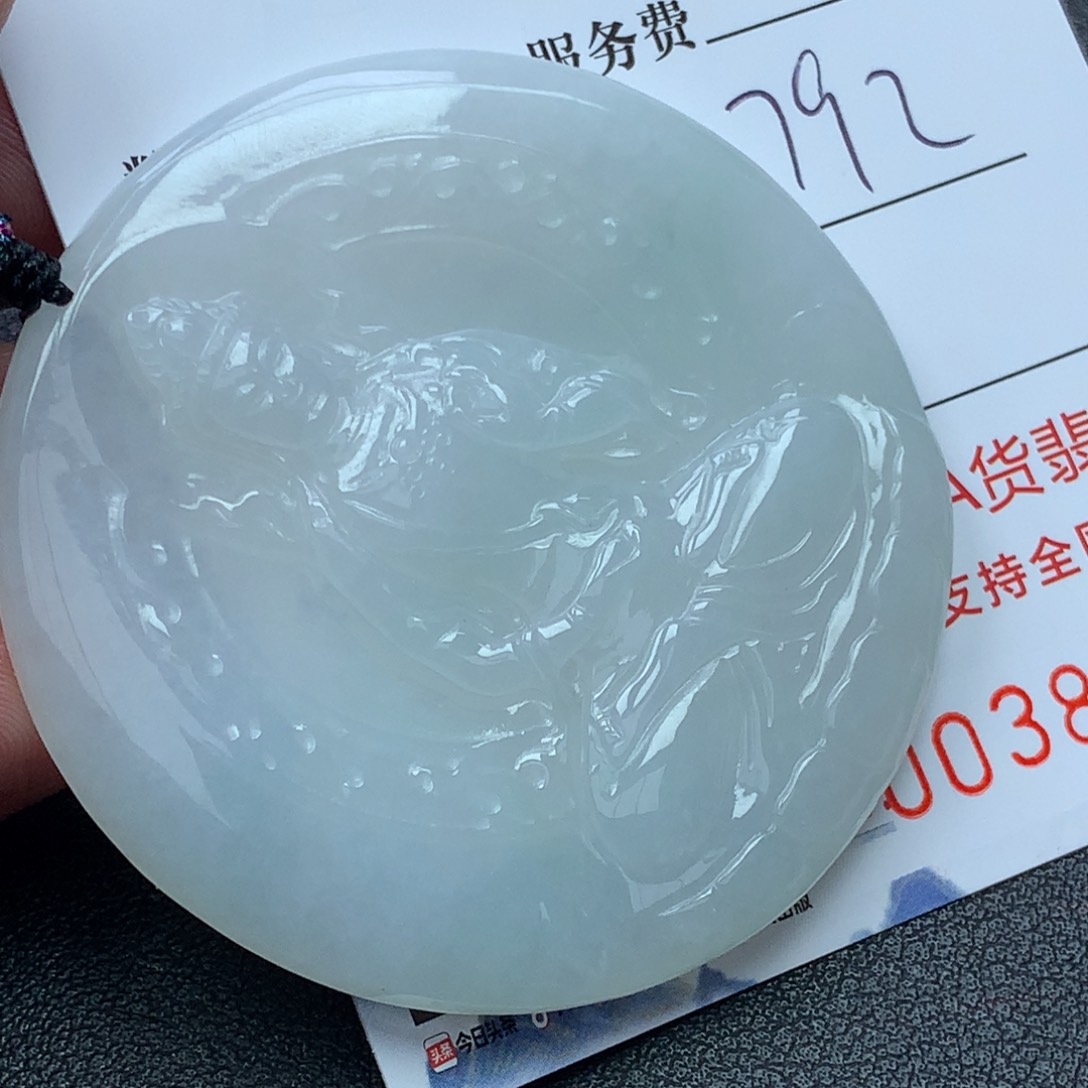 翡翠颈饰未镶嵌松*