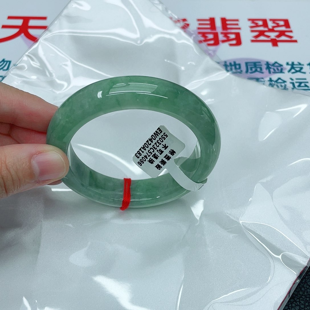 翡翠手镯未镶嵌正55.6