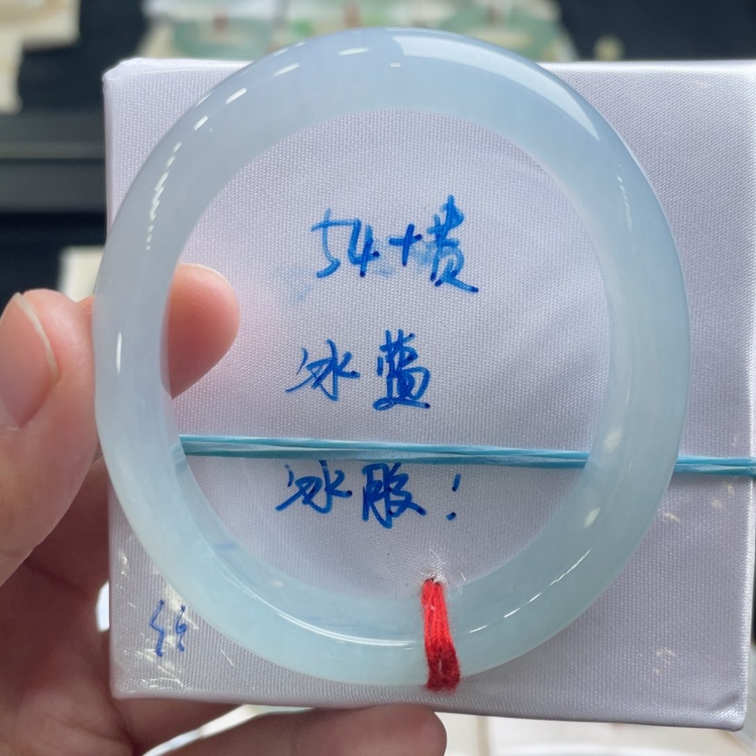 翡翠手镯未镶嵌翡翠手镯