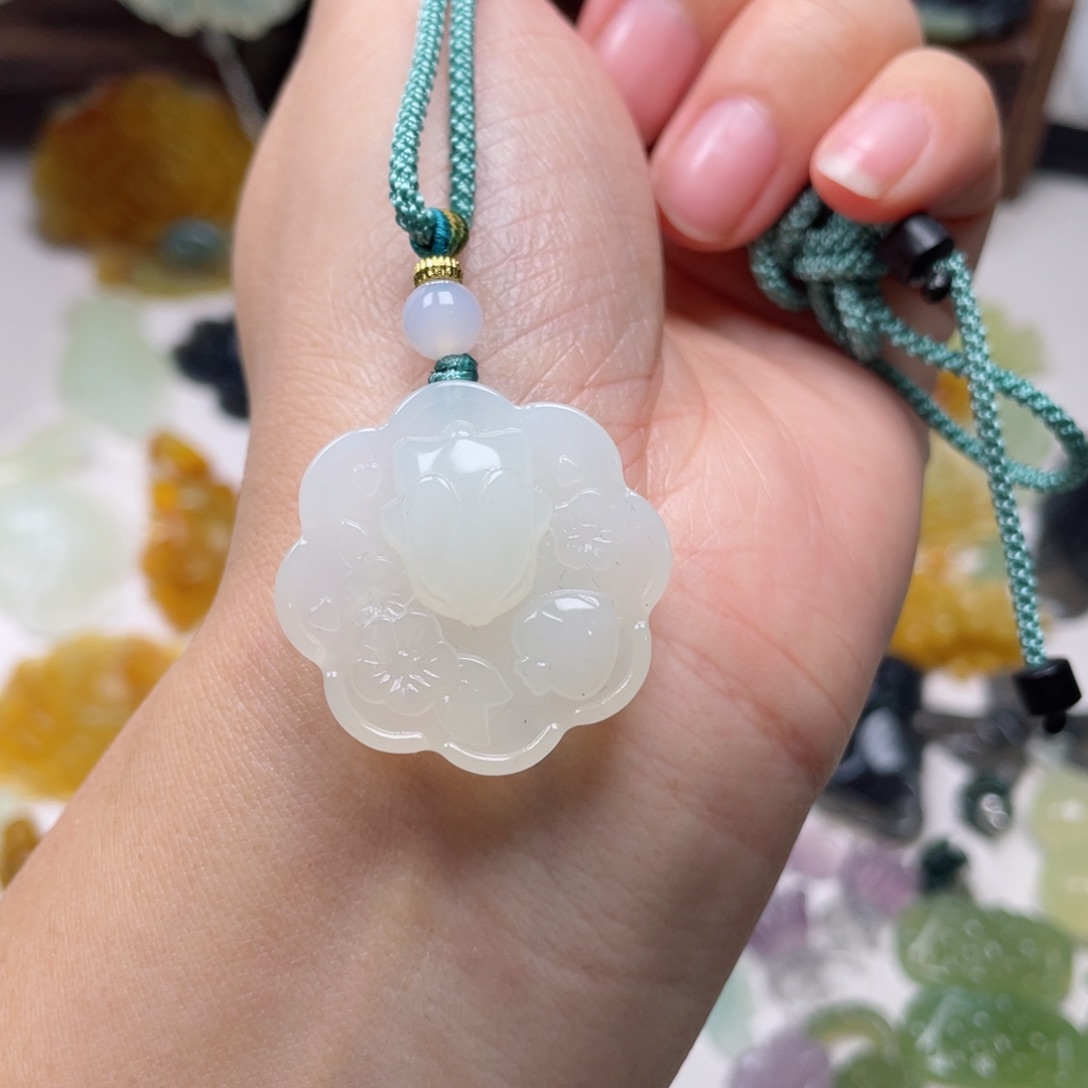 蛇纹石玉颈饰未镶嵌