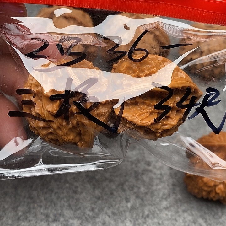 文玩核桃吊坠三棱