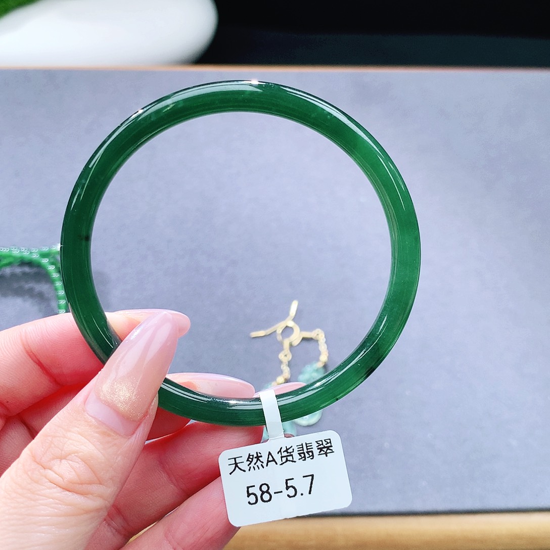 未镶嵌手镯（圆镯）翡翠