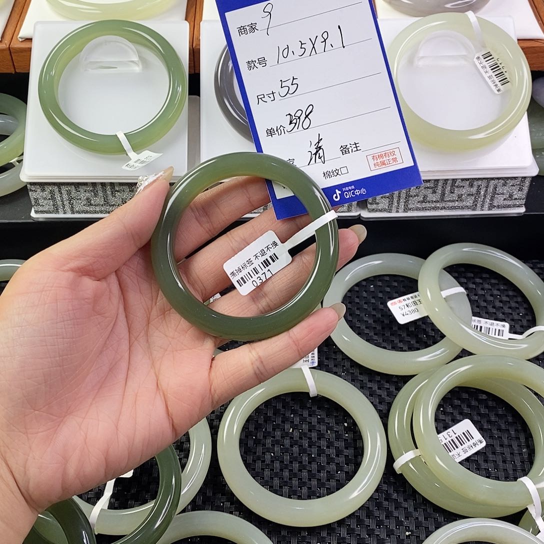 和田玉手镯未镶嵌清***语