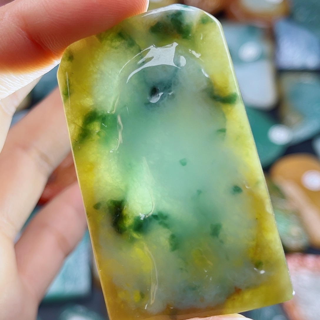 翡翠未镶嵌颈饰翡翠