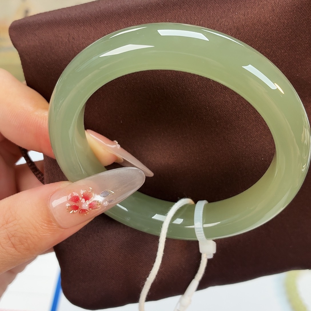 和田玉（糖玉）未镶嵌手镯