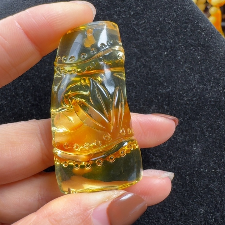 琥珀珠宝奇石未镶嵌