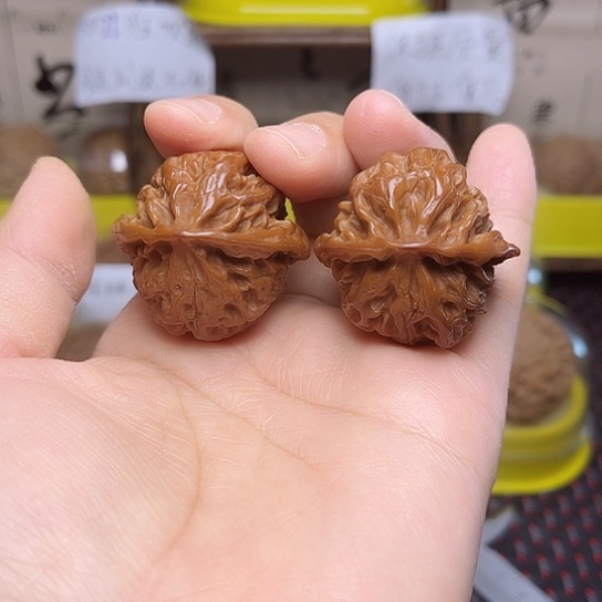 文玩核桃吊坠苹果园