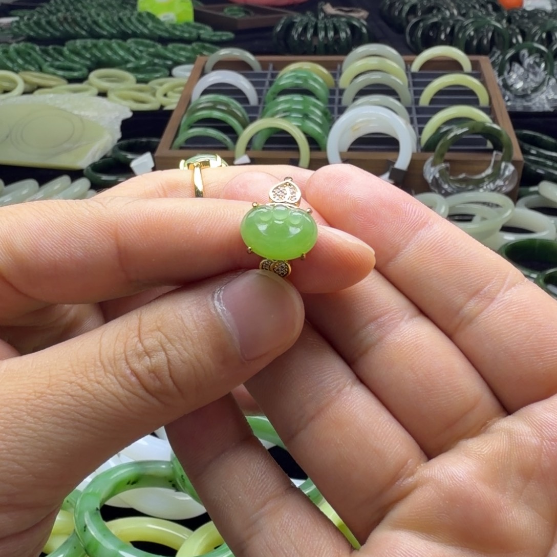 和田玉未镶嵌车挂