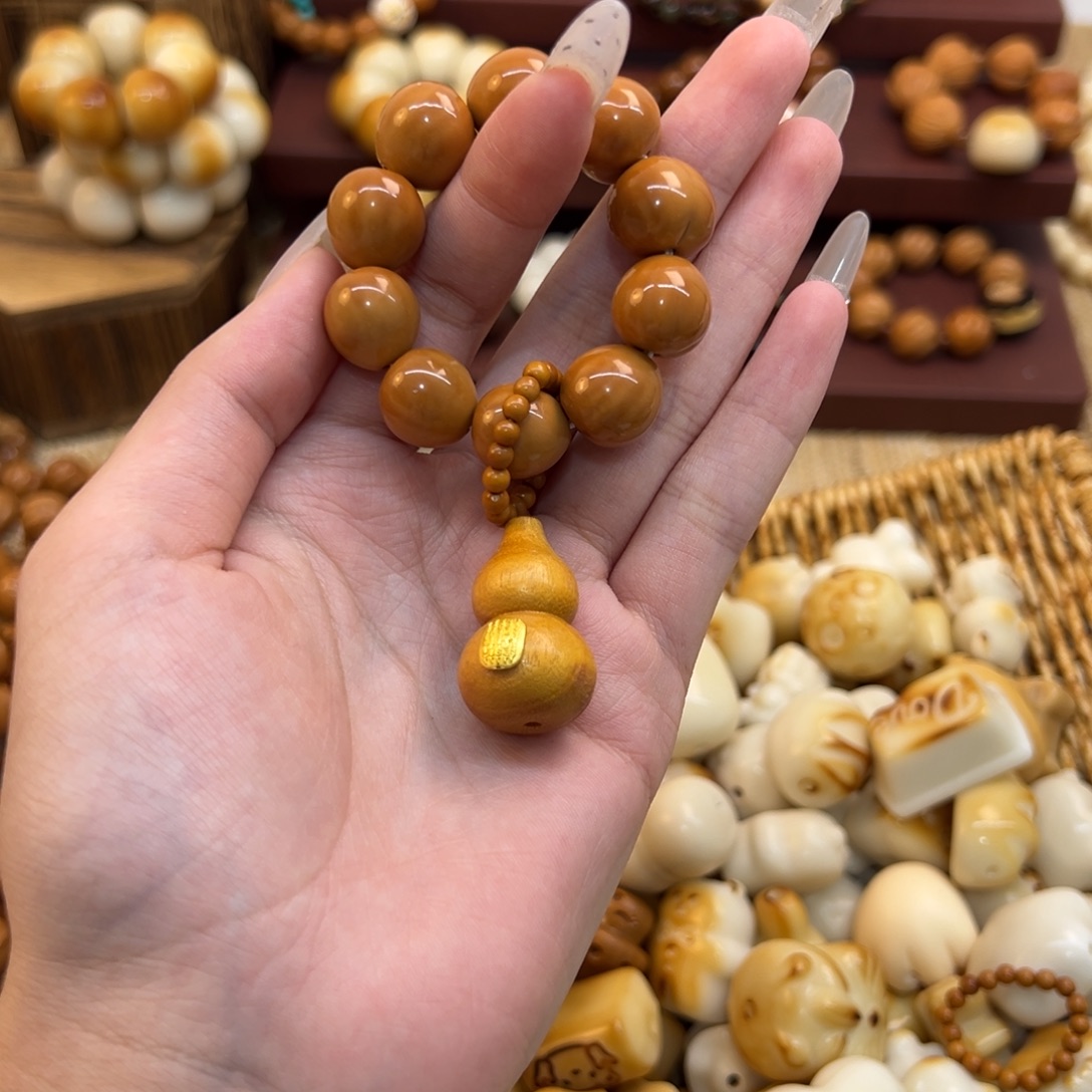 A***t猴头核桃吊坠爱心手捻搭配葫芦