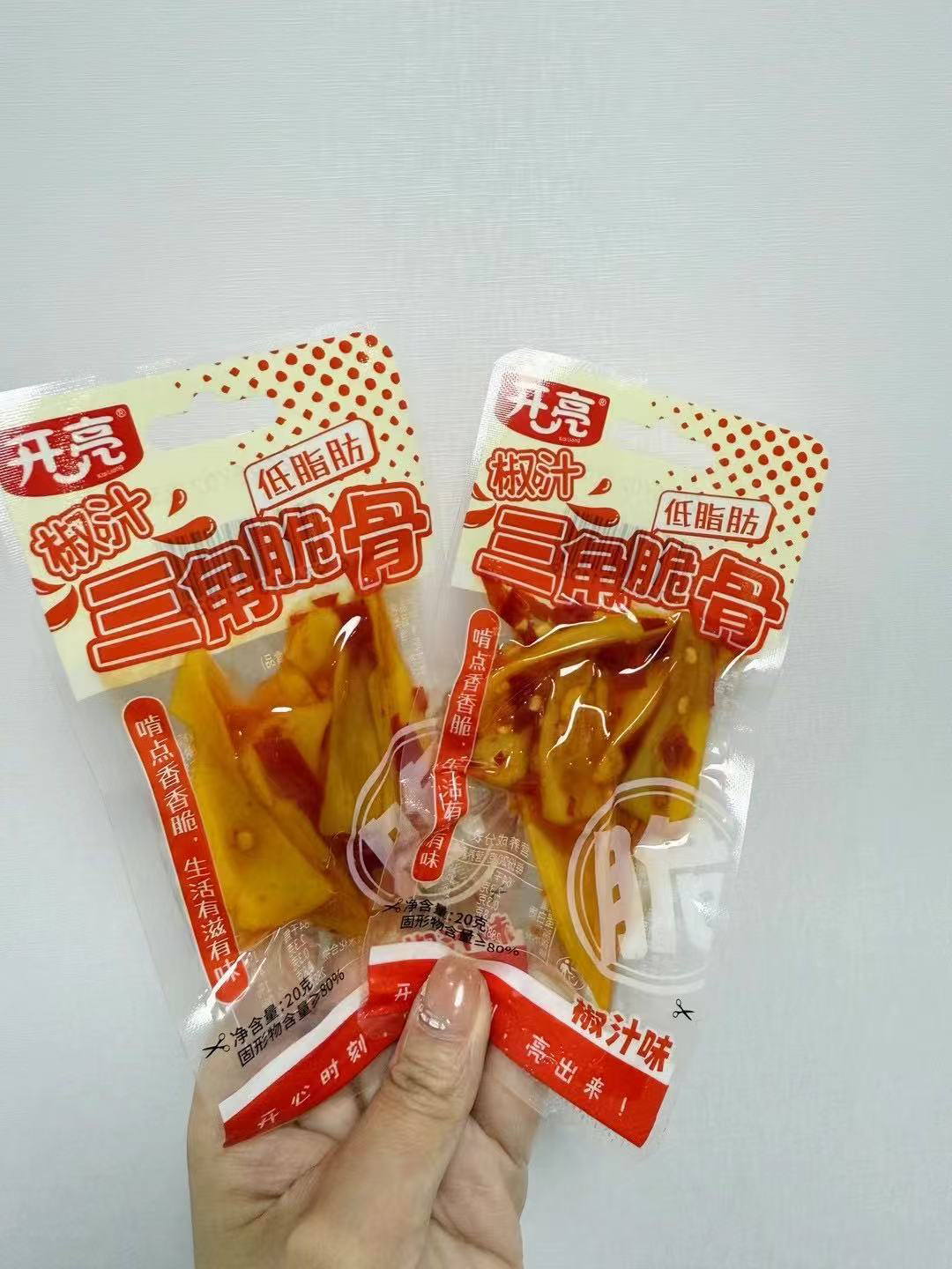 开亮三角脆骨20g泡椒山椒即食软骨休闲重庆零食解馋小包装