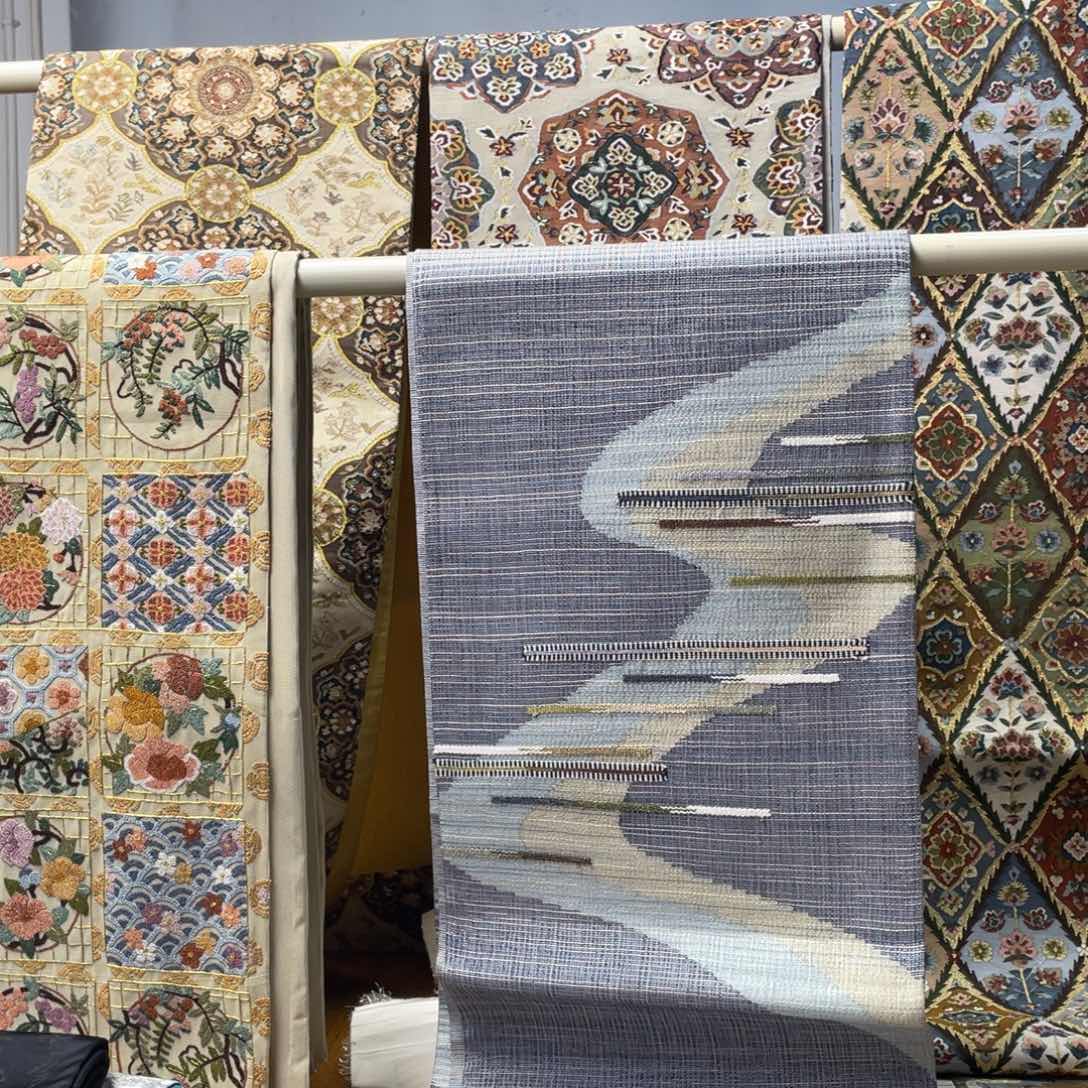 织绣稀底缂丝全新