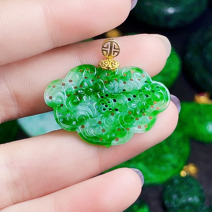 翡翠18K金镶嵌颈饰多样性