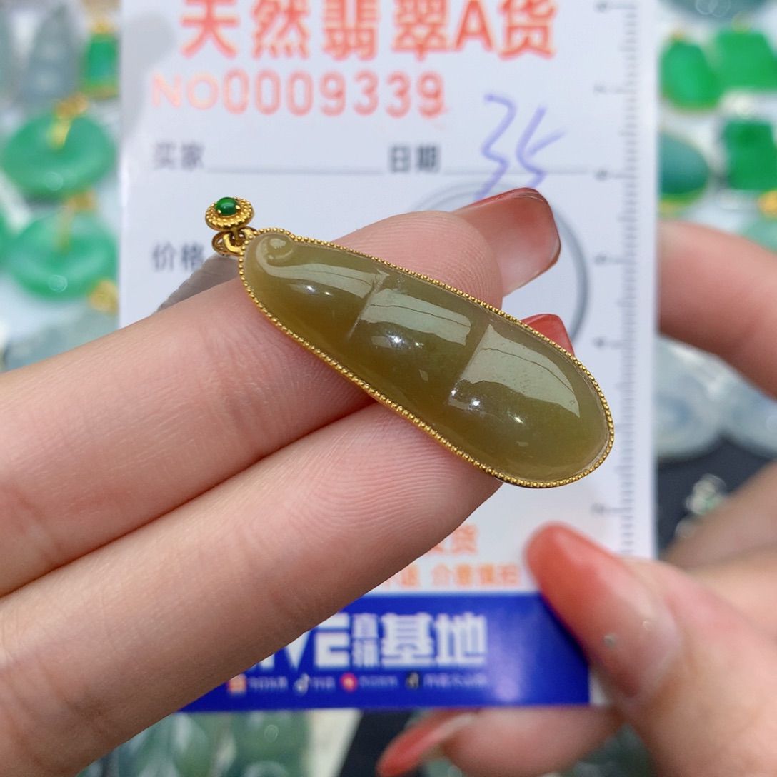 翡翠颈饰18K金镶嵌豆子