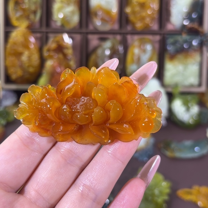 未镶嵌蛇纹石玉颈饰楠*?